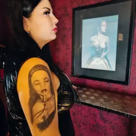 Domina Zoe